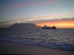 Sunset over Table Mountain from Blouberg's beach; Blouberg's location is ideal for long walks along the beach as well as for spectacular sunsets. Find Blouberg Capetown accommodation convenient for beaches, water sports and views of Table Mountain on our Blouberg Cape Town accommodation page.