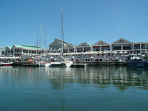 Cape Town's ever popular Victoria & Alfred Waterfront, a vibrant and exciting combination of working harbour, marina and historic location with abundant shopping, eating and entertainment opportunities.  Find Central Capetown accommodation convenient for museums, gardens and Table Mountain on our Central Cape Town accommodation page.