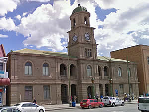 Queenstown town hall stands in Cathcart Road, the main street through town.  Queenstown was established as a settler town to help stabilise the border region during the Frontier Wars of the Victorian era.  Find Queenstown accommodation on our Queenstown accommodation page.