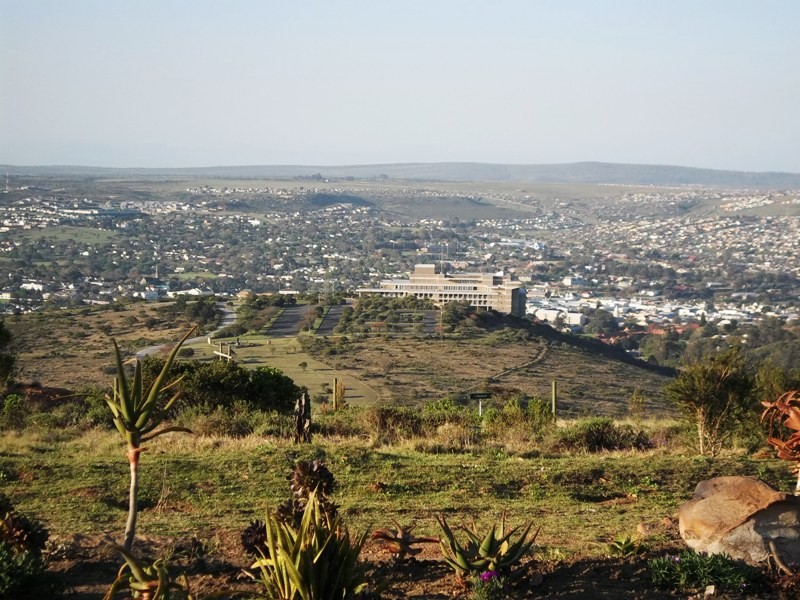 grahamstown_with_monument_in_foreground.jpg